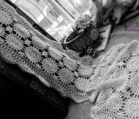 Ecru Vintage Hand Crochet Scallop Edge Lace Table Runner Snowflakes - Wedding table runner 72'